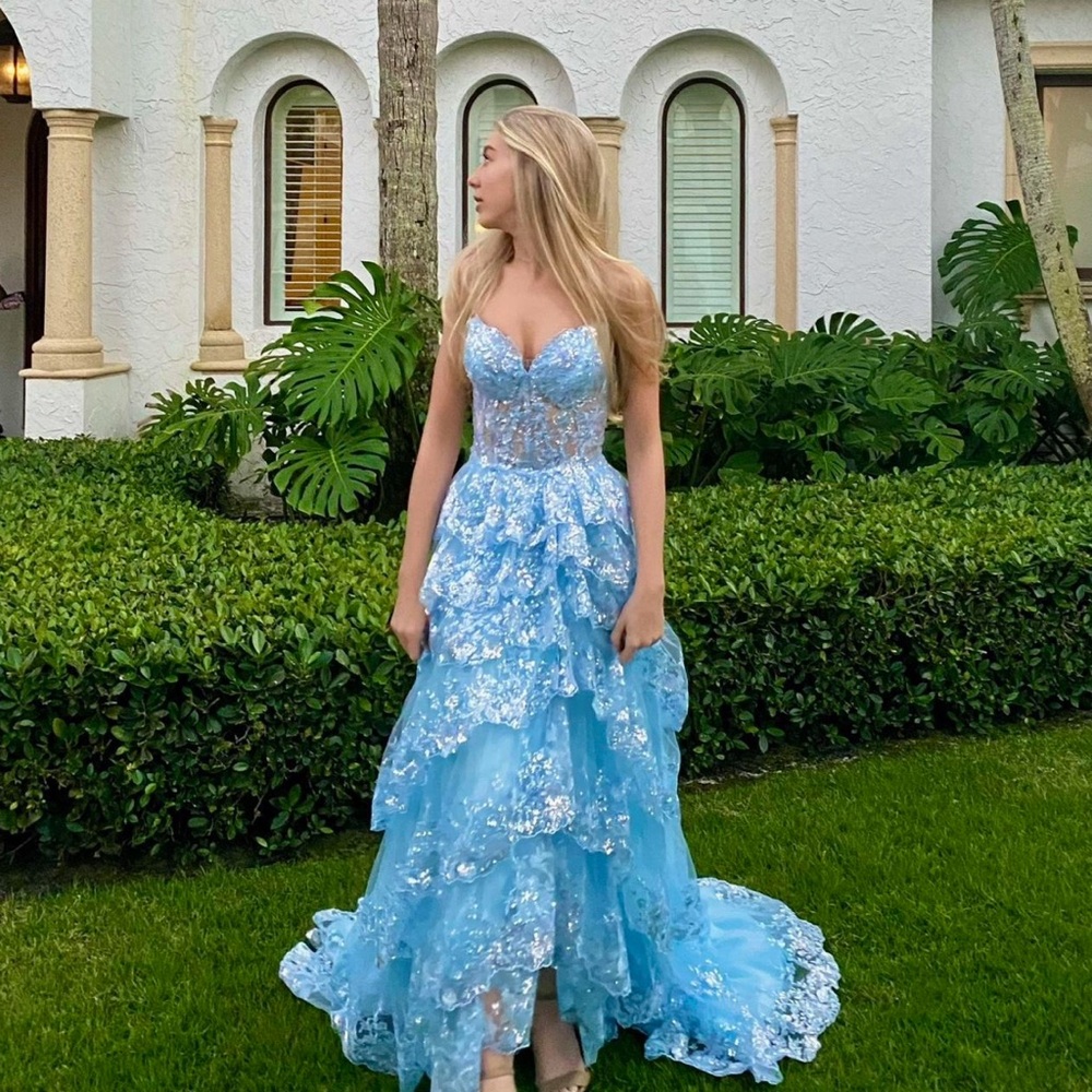 Elegant Blue Lace Evening Gown